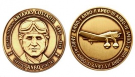 Antano Gustaičio medaliu apdovanoti vienuolika Lietuvos aviacijai nusipelniusių asmenų